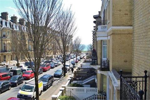 1 bedroom flat to rent, First Avenue, Hove