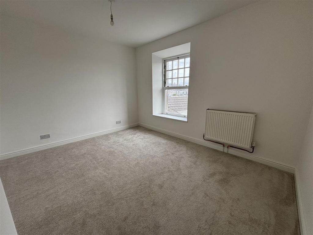 Bedroom 1: