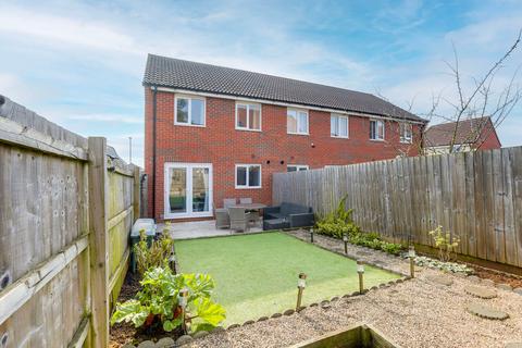3 bedroom end of terrace house for sale, Defiant Close, Nottingham NG15