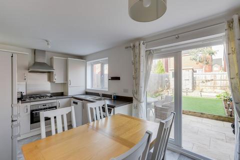 3 bedroom end of terrace house for sale, Defiant Close, Nottingham NG15