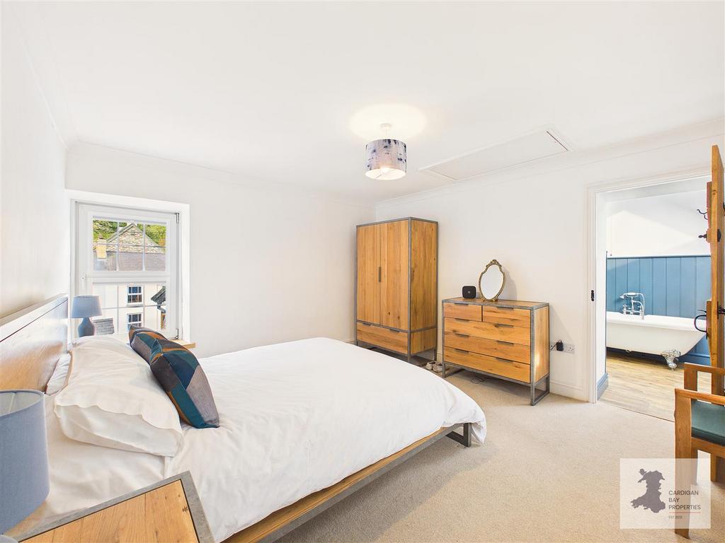 Bedroom 3 (master)
