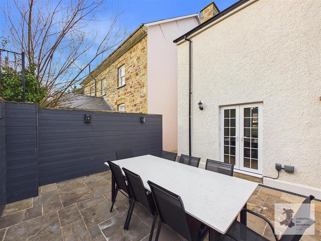 Rear garden/patio