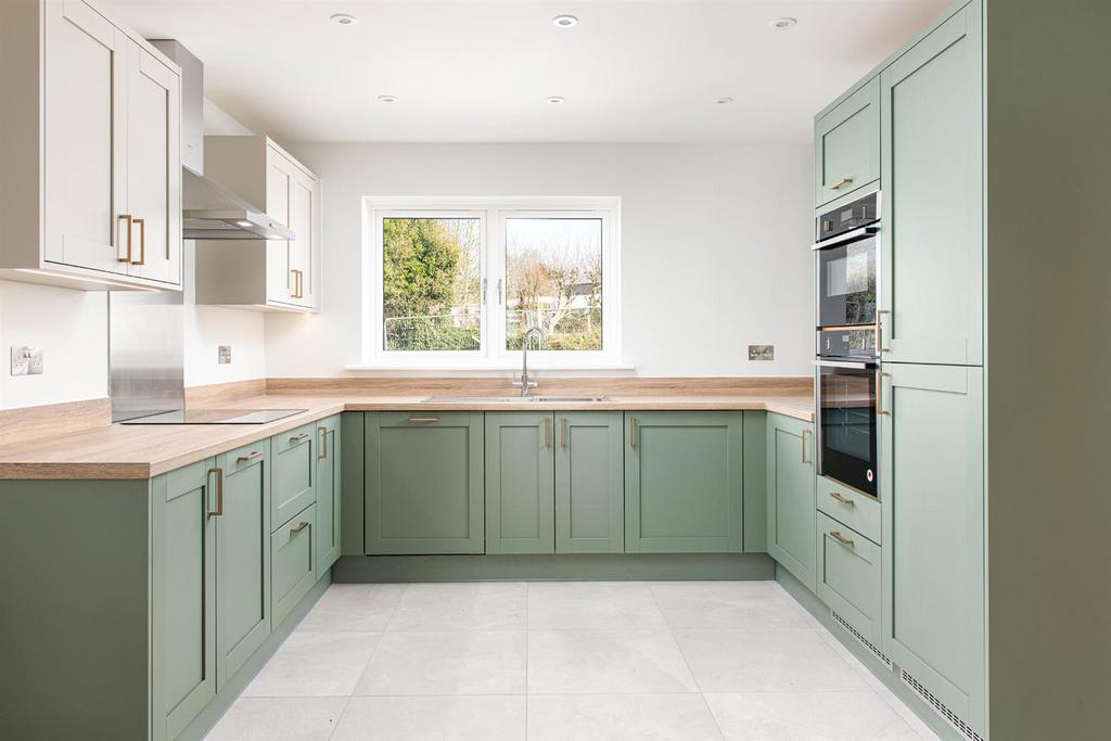 Kitchen 2.jpg
