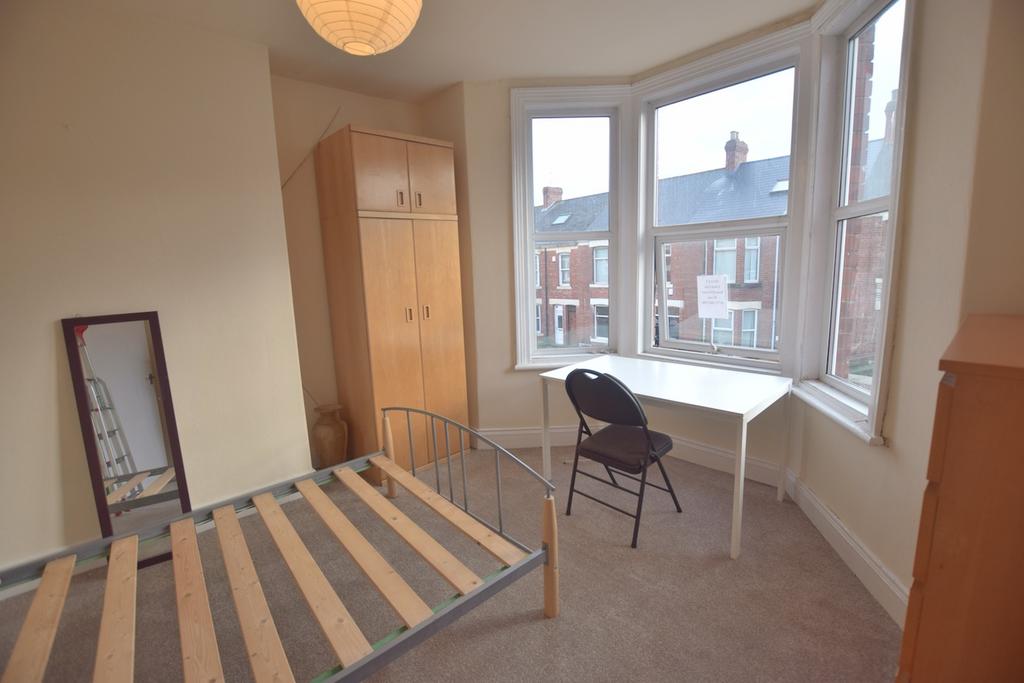 Bright and spacious double bedroom featuring la...
