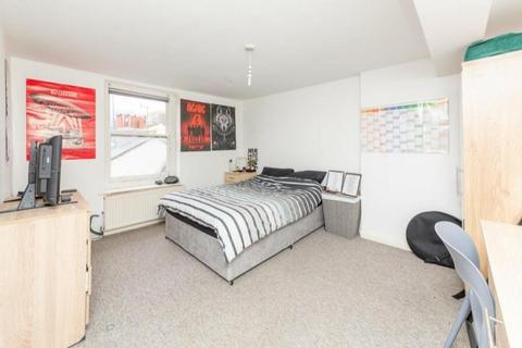 3 bedroom flat to rent, St James Street, Brighton, East Sussex