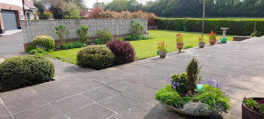 Exterior-Front Patio-02.jpg