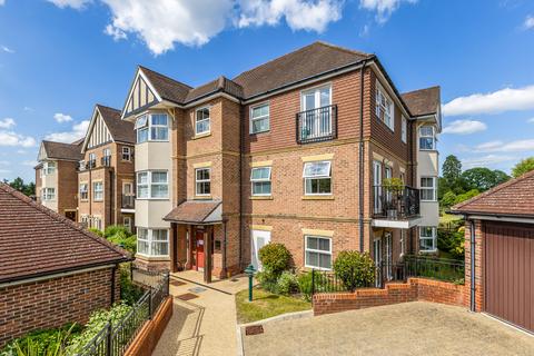 3 bedroom flat for sale, Tudor Court, Liphook, GU30