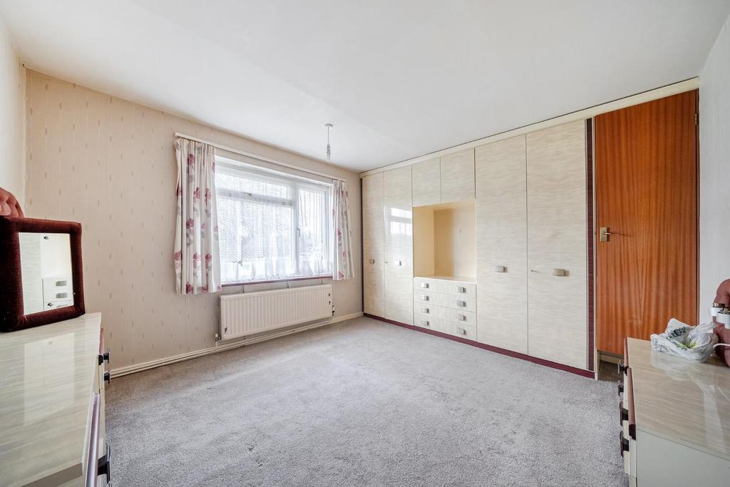 Bedroom 1.jpg
