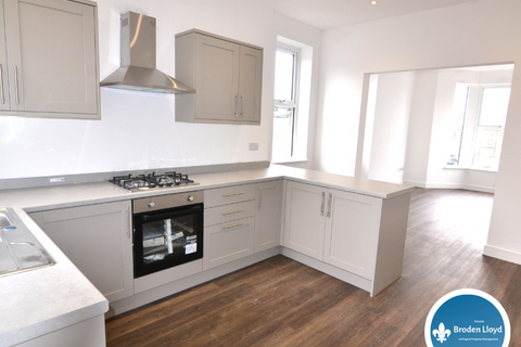 3 bedroom terraced house to rent, Padiham Road, Burnley BB12