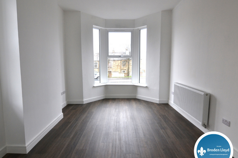 3 bedroom terraced house to rent, Padiham Road, Burnley BB12