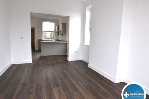 3 bedroom terraced house to rent, Padiham Road, Burnley BB12