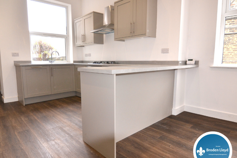 3 bedroom terraced house to rent, Padiham Road, Burnley BB12