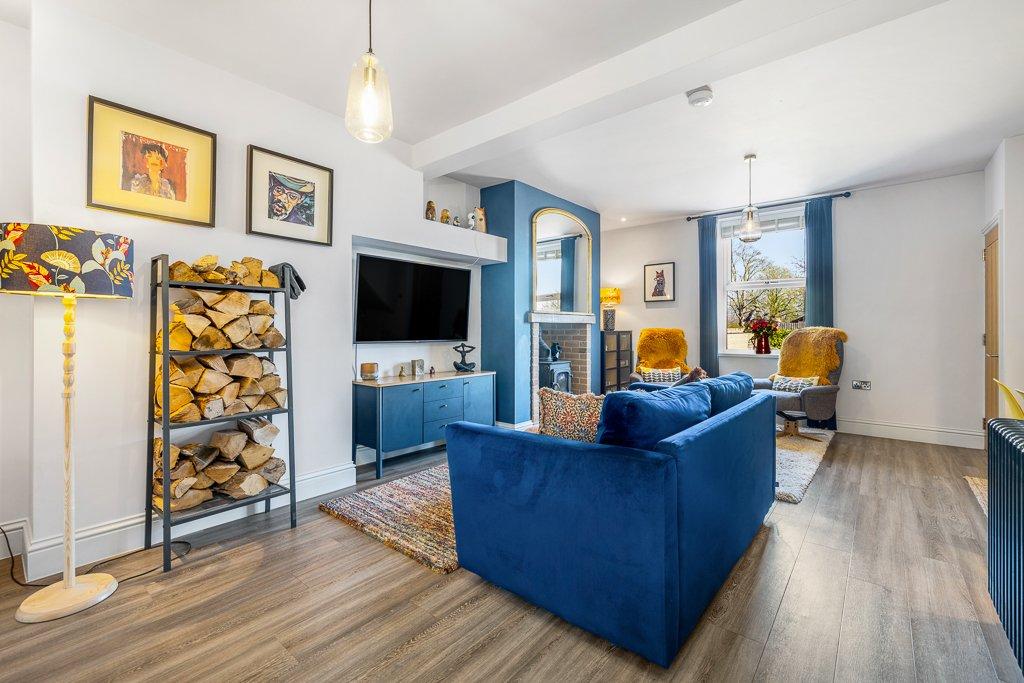 Lounge/Dining