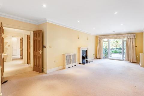 2 bedroom apartment to rent, Churchfields Avenue Weybridge KT13