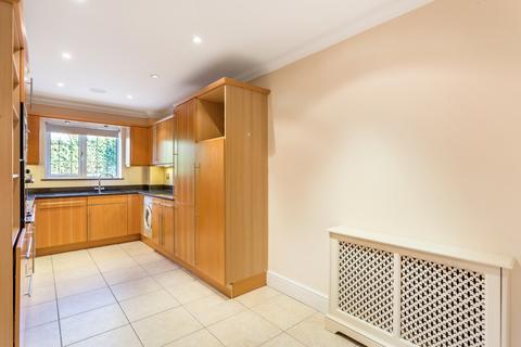 2 bedroom apartment to rent, Churchfields Avenue Weybridge KT13