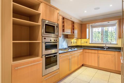 2 bedroom apartment to rent, Churchfields Avenue Weybridge KT13