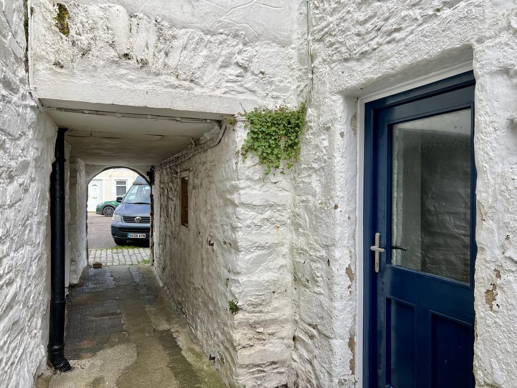 Ironstones, 70 High Street, Kirkcudbright - Willia