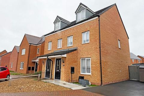 4 bedroom townhouse for sale, Chloe Place, Peterborough PE2