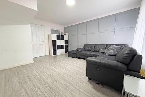 4 bedroom townhouse for sale, Chloe Place, Peterborough PE2