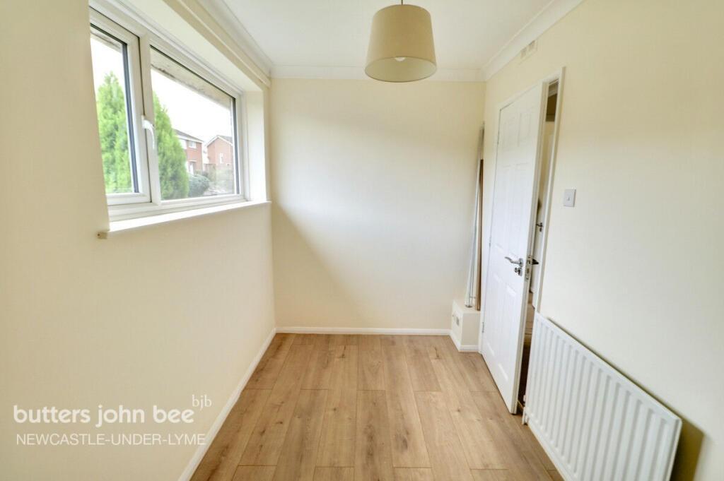 Bright, freshly painted single room with wood-l...