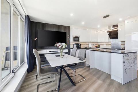 2 bedroom apartment for sale, Wards Wharf Approach, London E16