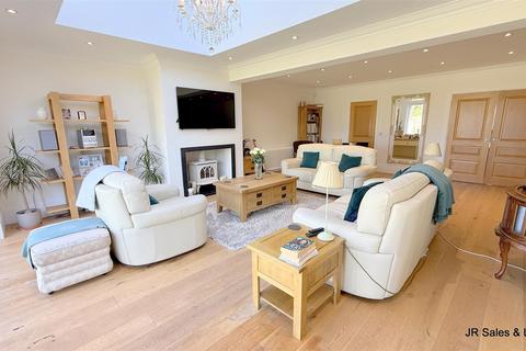 3 bedroom detached house for sale, Oak Lane, Cuffley