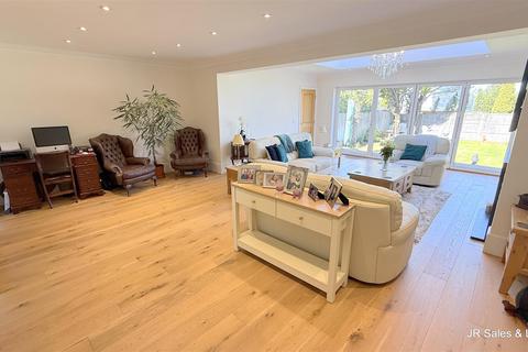 3 bedroom detached house for sale, Oak Lane, Cuffley