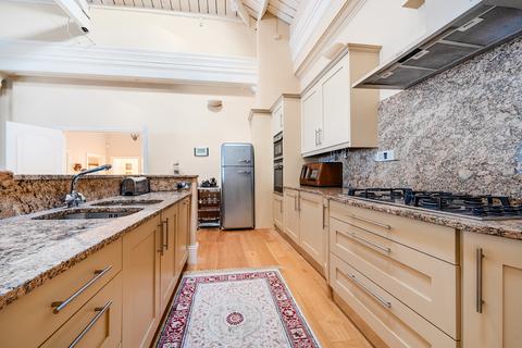 3 bedroom flat for sale, Royal Drive, London, N11