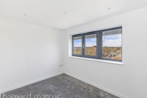 1 bedroom flat to rent, 1394-1400 High road, London