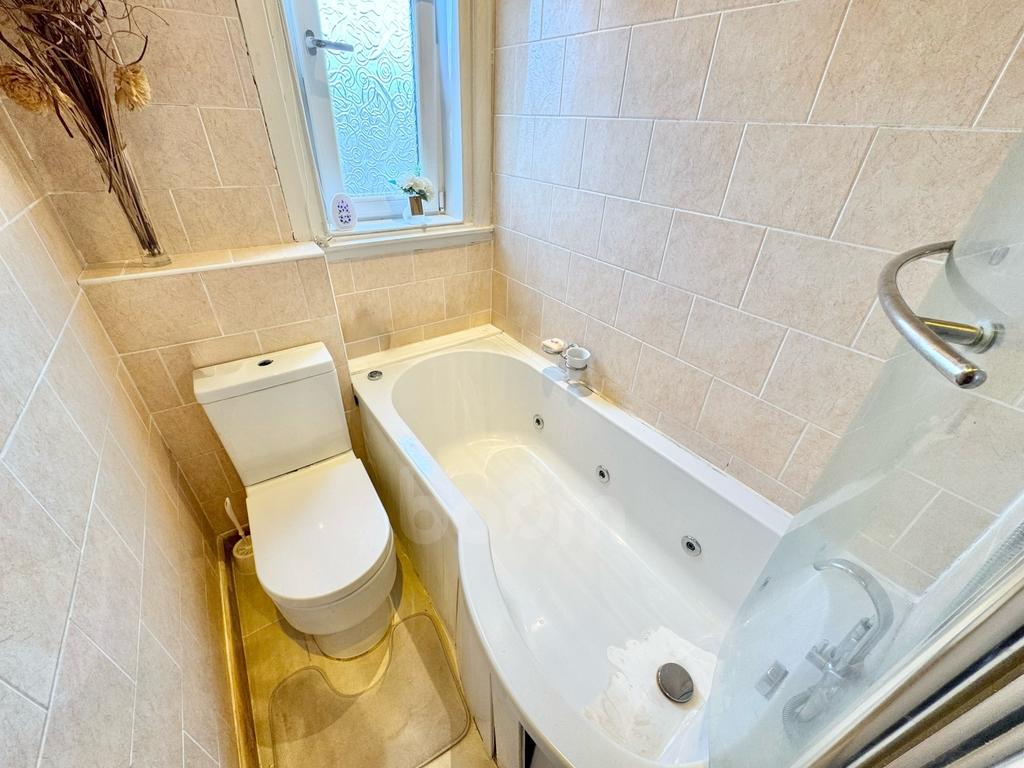 Dalry Road, Kilbirnie bathroom photo