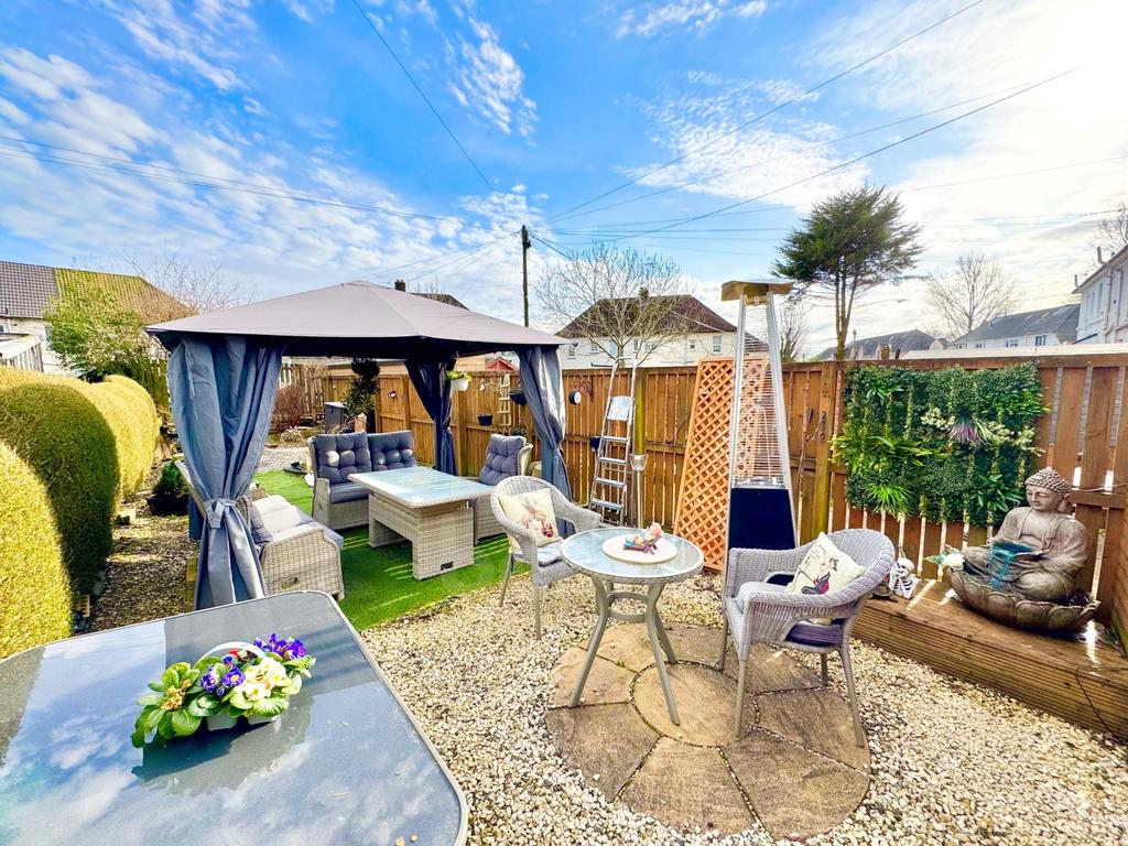 Dalry Road, Kilbirnie rear garden