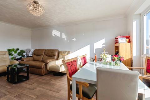 2 bedroom apartment for sale, Trafalgar Court, Braintree