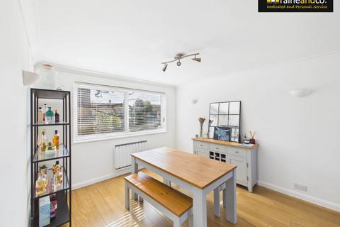 2 bedroom apartment for sale, Stapleton Close, Potters Bar