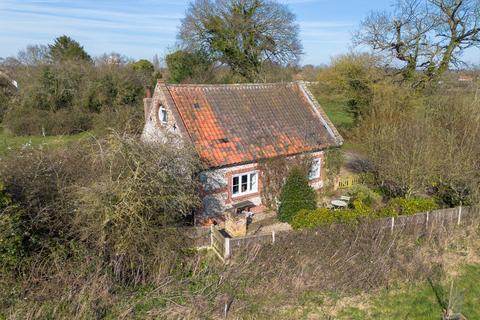 2 bedroom detached house for sale, Foulsham Road, Hindolveston, NR20