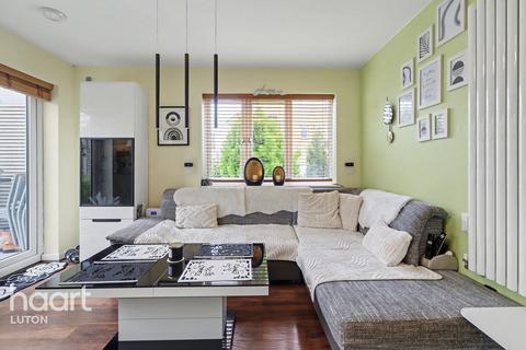 2 bedroom semi-detached house for sale, Farley Meadows, Luton
