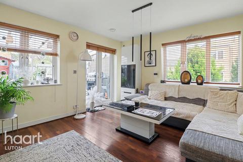 2 bedroom semi-detached house for sale, Farley Meadows, Luton