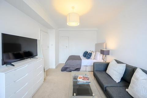 Studio to rent, Hill Street, Mayfair, London, W1