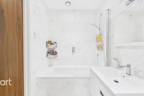 2 bedroom apartment for sale, Cranbrook Road, Ilford