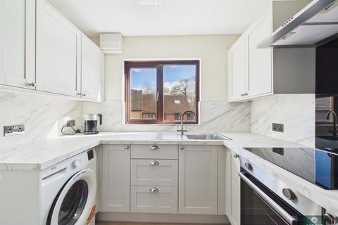 undefined, Excalibur Close, Ifield West RH11