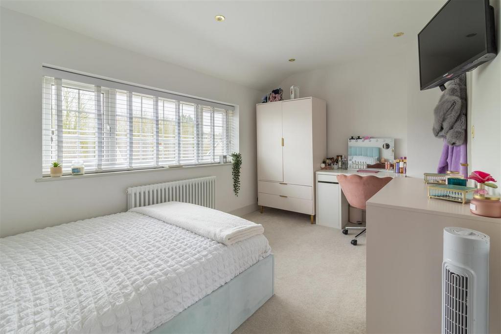 BEDROOM TWO pic 2