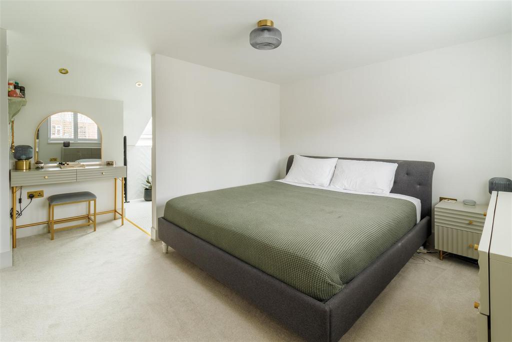 PRIMARY BEDROOM pic 2