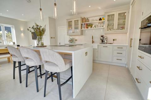 4 bedroom detached house for sale, Avenue Road, Bishop's Stortford, CM23