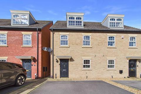 3 bedroom semi-detached house for sale, Hazelmount Way, Castleford