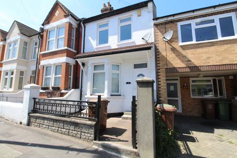 3 bedroom terraced house to rent, Beresford Road, Gillingham ME7