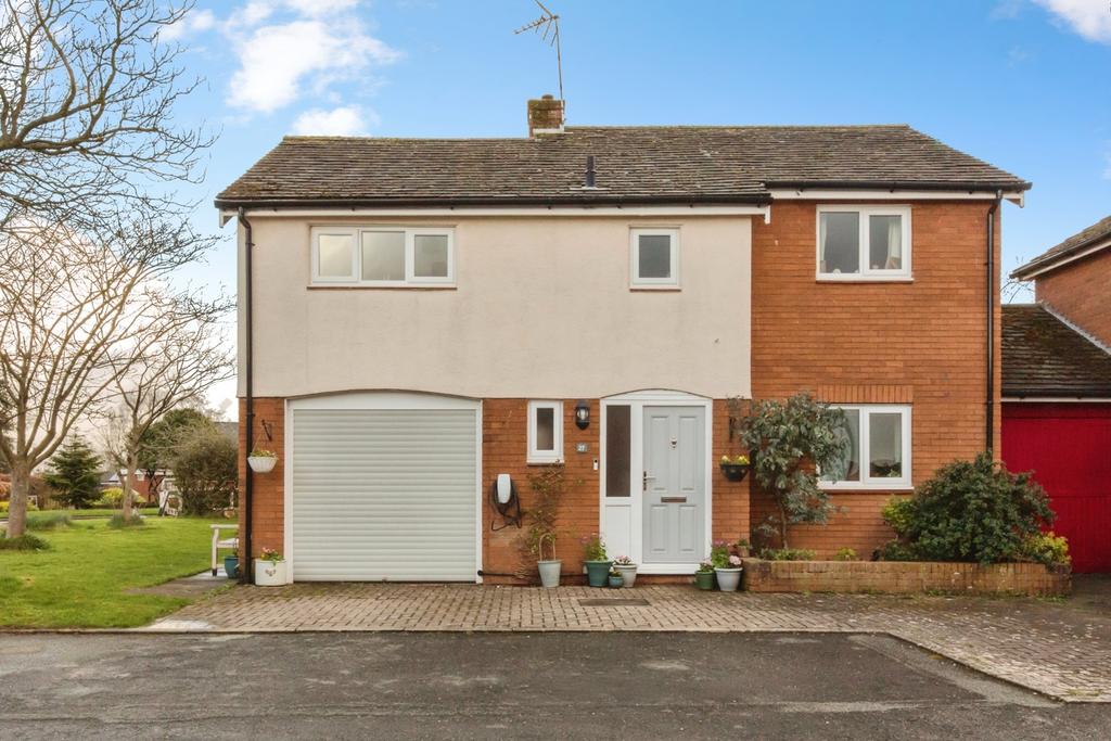 4 bedroom link detached house for sale