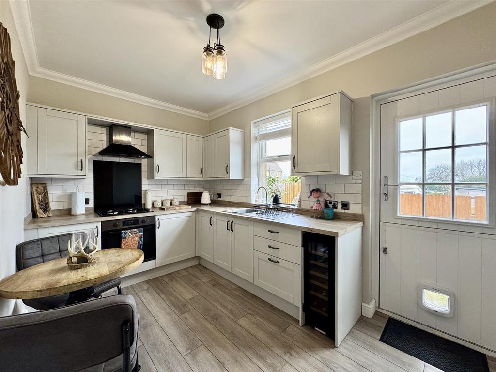 Dining kitchen