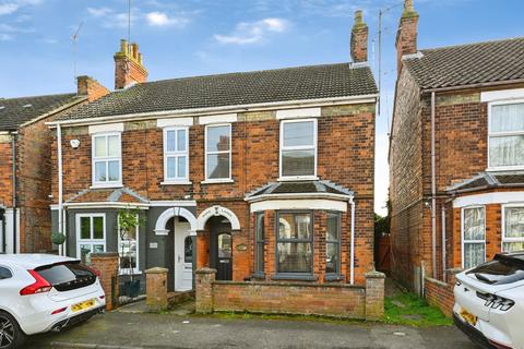 2 bedroom semi-detached house for sale, Queens Avenue, King's Lynn