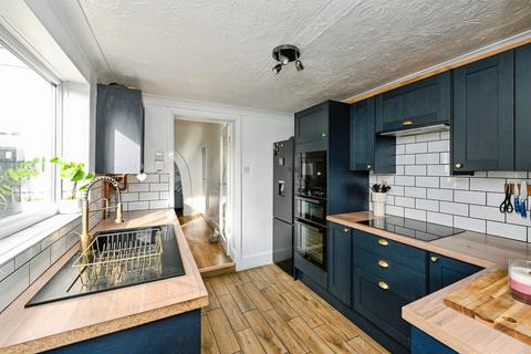 2 bedroom semi-detached house for sale, Queens Avenue, King's Lynn