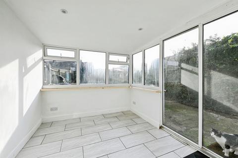 2 bedroom semi-detached house for sale, Queens Avenue, King's Lynn