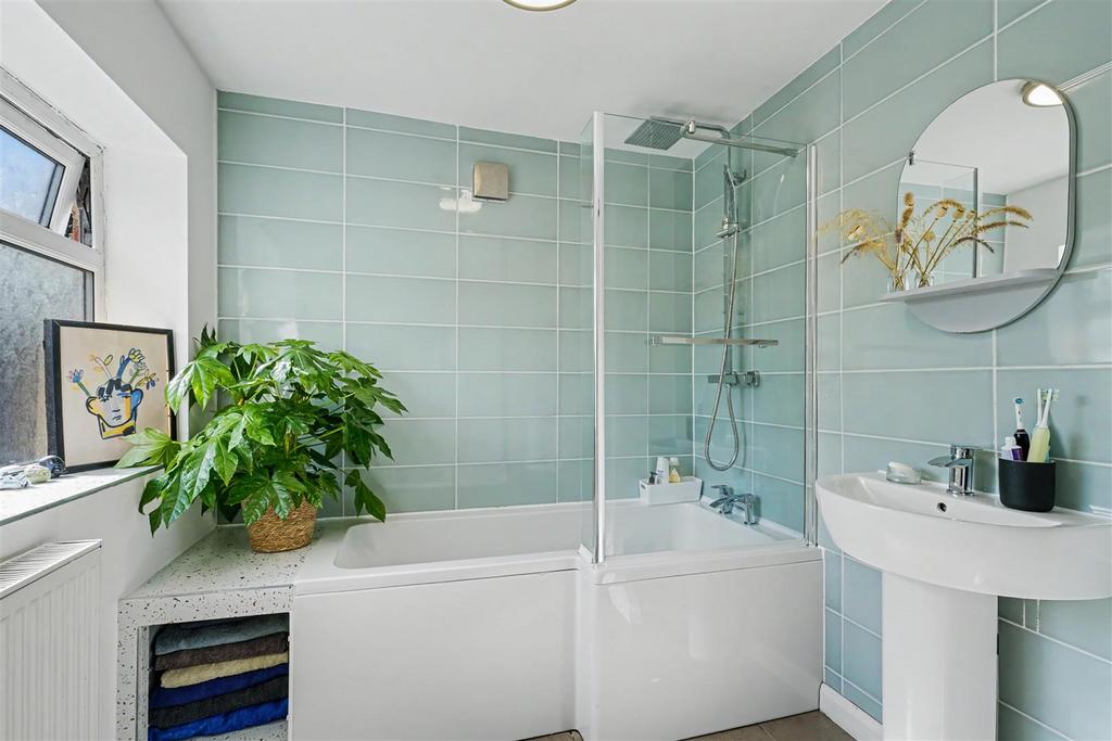 Bathroom 1 2.jpeg